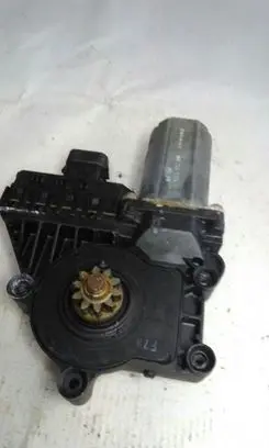 Citroen Xsara Picasso Front door window regulator motor 0130821763