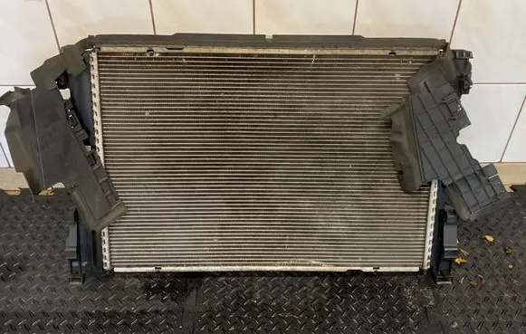 Mercedes-Benz E C207 W207 Coolant radiator A2045000323 A0995002603 A2045000755