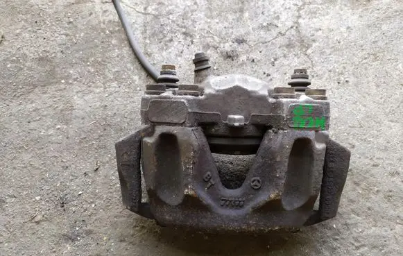 Mercedes-Benz E W212 Front Brake Caliper Pad/Carrier 