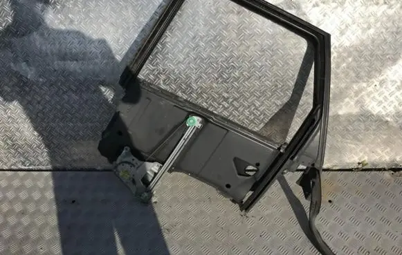 Audi A6 S6 C4 4A Rear door window/glass frame 