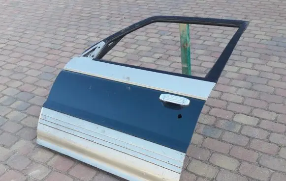 Mitsubishi Pajero Front door Brakinformacji