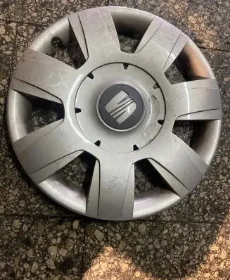 Seat Leon (1P) R15 wheel hub/cap/trim 1P0601147