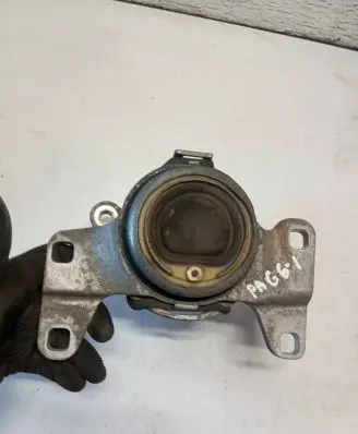 Volvo V40 Engine mount bracket 31359639
