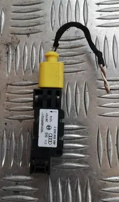 Audi A6 S6 C5 4B Airbag deployment crash/impact sensor 4b0959643c