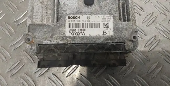 Toyota Yaris Engine control unit/module 896610DD80