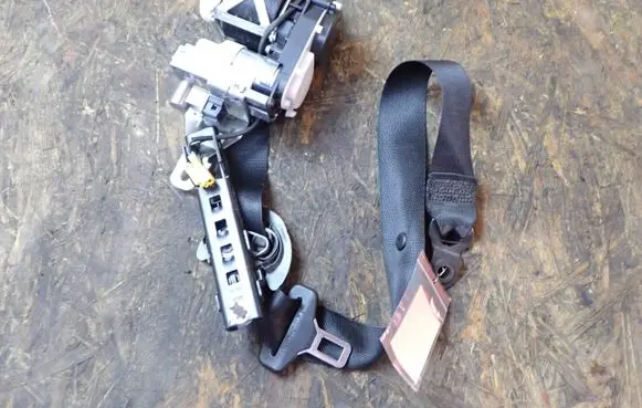 Mercedes-Benz GL X166 Front seatbelt 