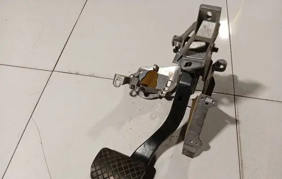 Audi A6 S6 C6 4F Brake pedal 4F1723117B