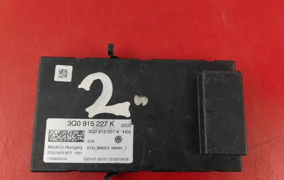 Volkswagen PASSAT B8 Battery relay fuse 3Q0915227K