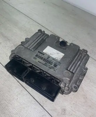 KIA Ceed Engine control unit/module 391132A511 1039S54289 0281017217