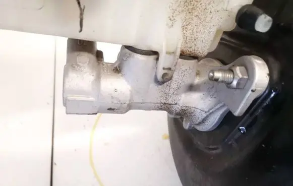 Master brake cylinder