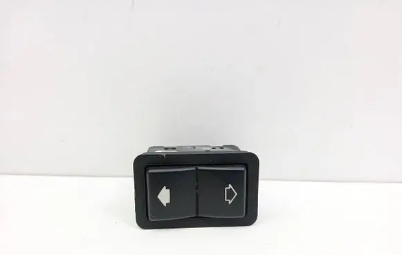 BMW 5 E39 Electric window control switch 8368974