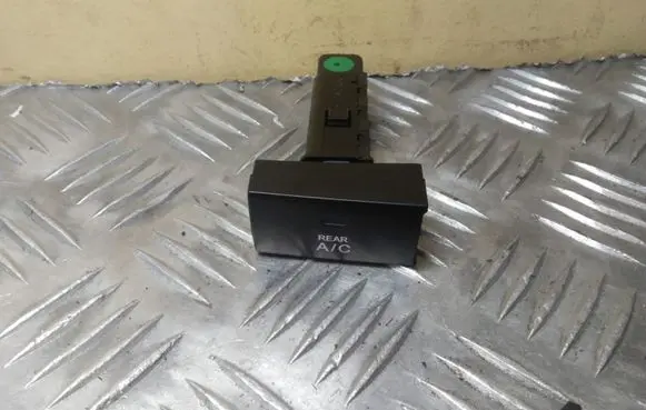 KIA Sportage Air conditioning (A/C) switch 621W05010 202002962