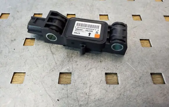 Suzuki Grand Vitara II Airbag deployment crash/impact sensor 3893065J30