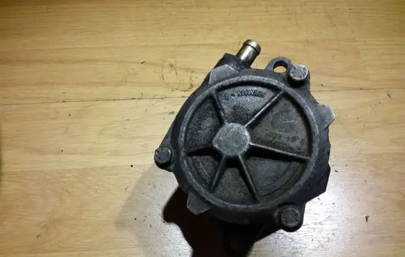 BMW 5 E39 Vacuum pump 96110885