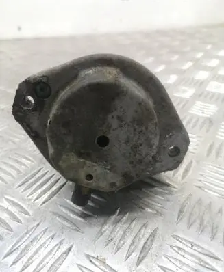 BMW 5 E60 E61 Engine mount bracket 6769874