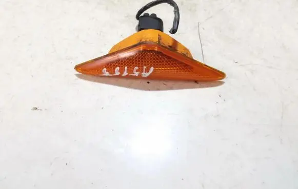 Ford Mondeo Mk III Front fender indicator light 1s7113k309