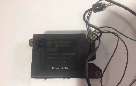 Mercedes-Benz E W124 Airbag deployment crash/impact sensor 0038200710 8804200896 841Z1000