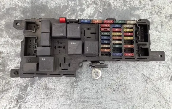 Volvo V70 Fuse box set 518323324