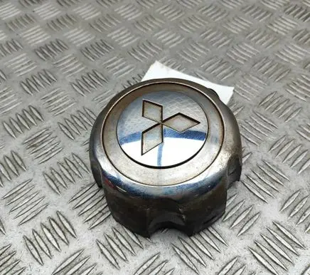 Mitsubishi L200 R20 wheel hub/cap/trim MB816581