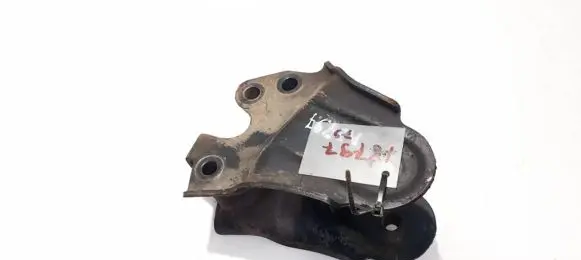 Chevrolet Captiva Engine mounting bracket