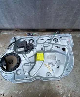 Volkswagen Polo Front door window regulator with motor 