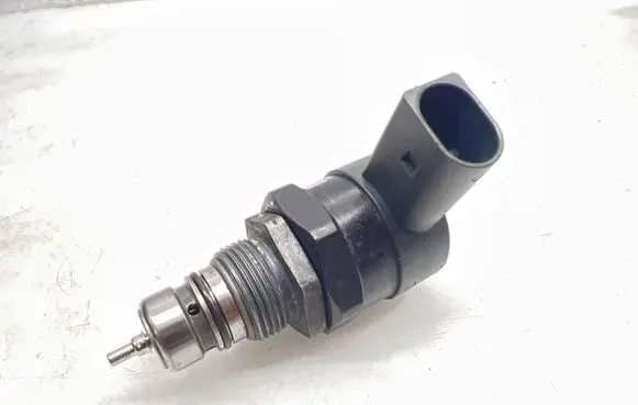 Mercedes-Benz ML W164 Fuel pressure regulator A6110780449
