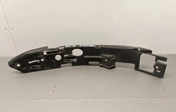 Volkswagen Touareg I Front bumper mounting bracket 7L6807183C