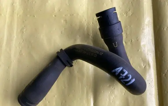 Mercedes-Benz A W169 Engine coolant pipe/hose A1698301596