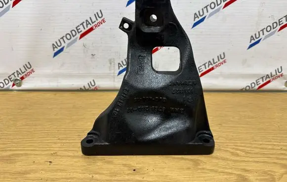 BMW X5 E53 Engine mounting bracket 6769260