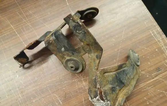 Renault Laguna III ABS pump bracket 28561078023