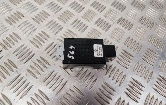 Volkswagen Golf VI Aerial antenna amplifier 5M0035570B