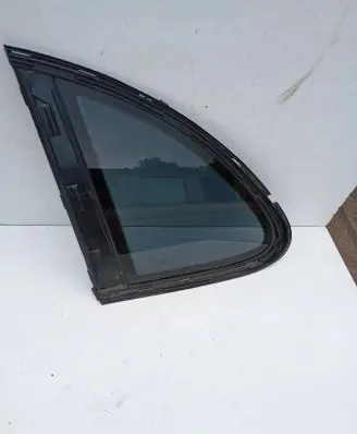 Porsche Cayenne (92A) Rear side window E000255
