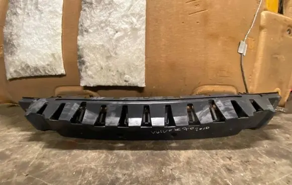 Volvo XC70 Front bumper mounting bracket 30678699