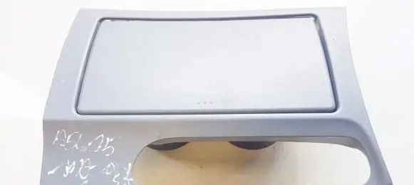 Mazda 6 Cup holder gj6a64361