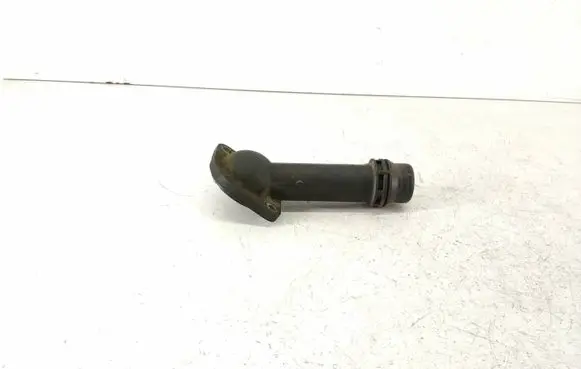 Volkswagen PASSAT B5.5 Engine coolant pipe/hose 038121121B 06B121021