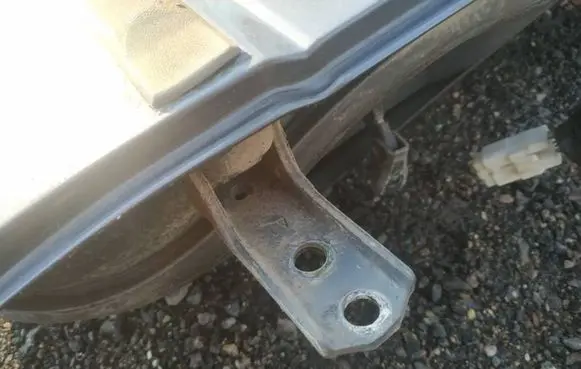 Mitsubishi Outlander Rear door lower hinge