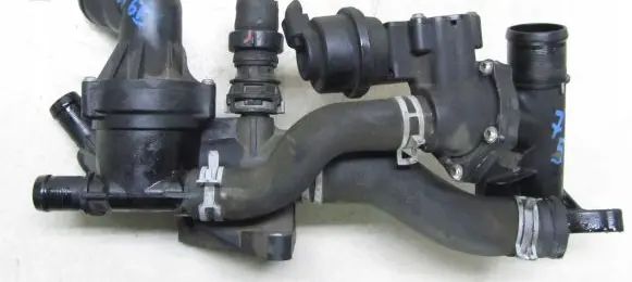 Nissan Qashqai Thermostat/thermostat housing 110614574R