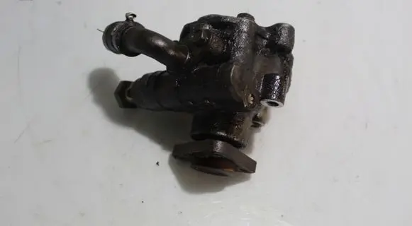 Volkswagen PASSAT B5 Power steering pump 8D01451561