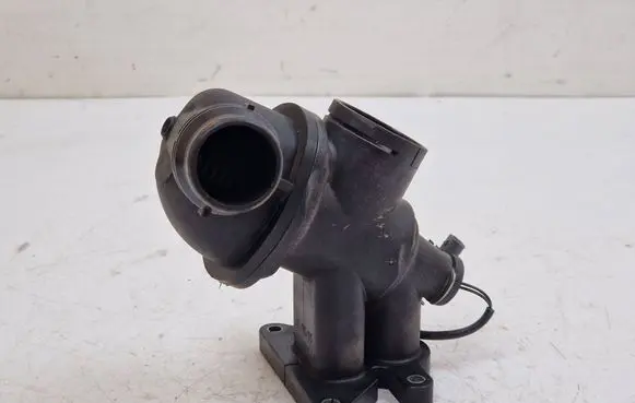 Jaguar XE Thermostat/thermostat housing G4D33575AD