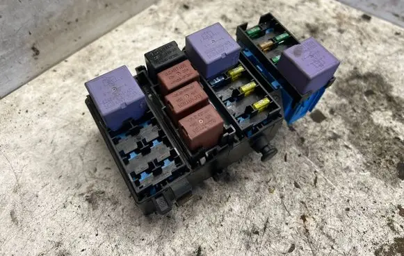 Renault Espace - Grand espace IV Fuse module 8200003634