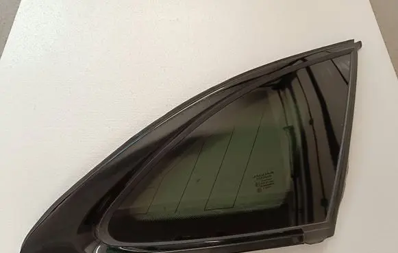 Jaguar F-Pace Rear vent window glass 43R011604 E000231 DOT682AS3M5540