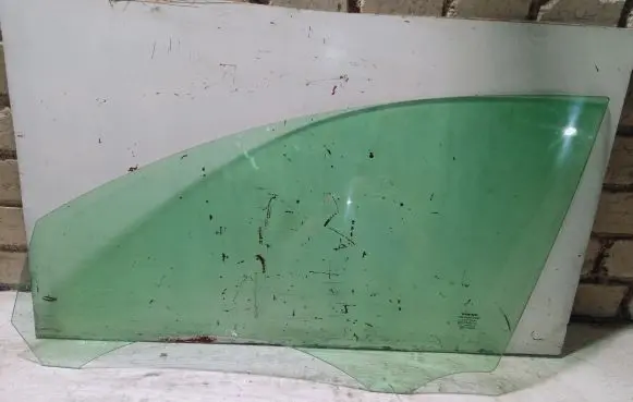 Volvo S40 Front door window glass four-door