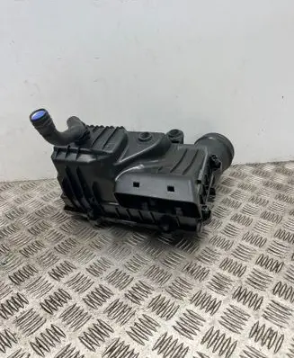 Volkswagen Tiguan Air filter box 5Q0129601CC