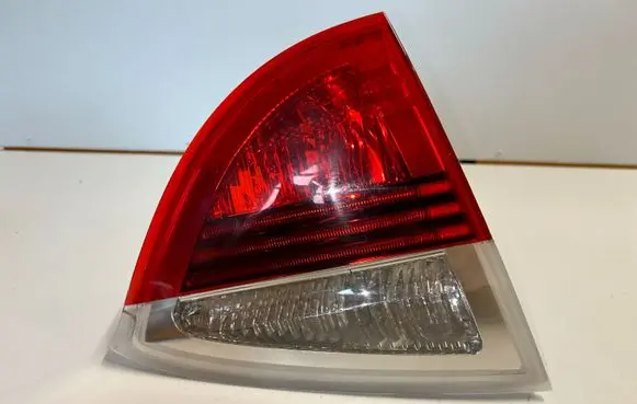 Tailgate rear/tail lights