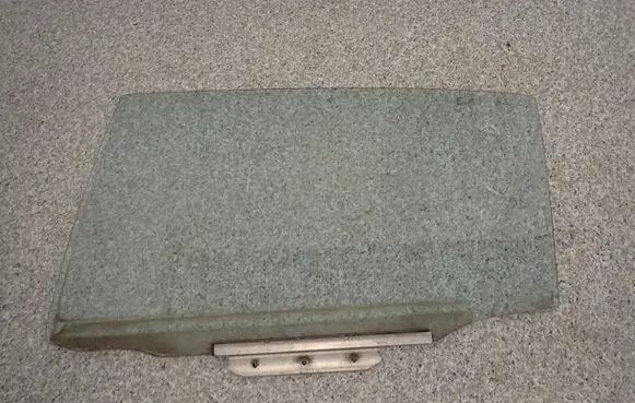Toyota Corolla E120 E130 Sliding door window/glass 