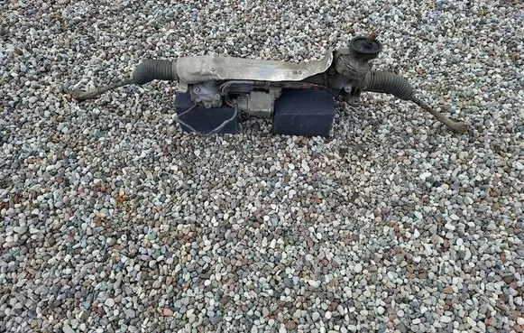 Volkswagen Golf V Steering rack