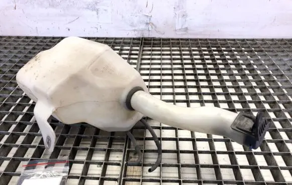 Windshield washer fluid reservoir/tank