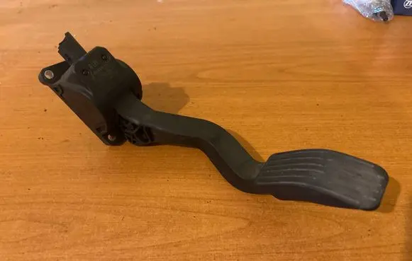 Citroen C4 I Accelerator throttle pedal 0280755041 9680565880