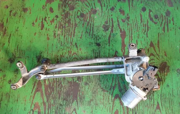 Honda Civic Front wiper linkage and motor 404564