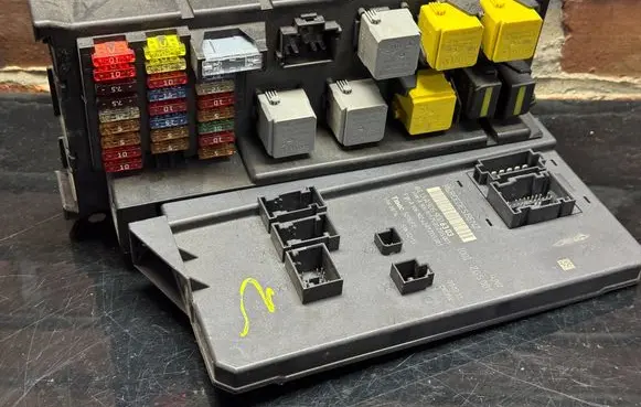 Mercedes-Benz Sprinter W906 Fuse module A9069006303 A9069017501